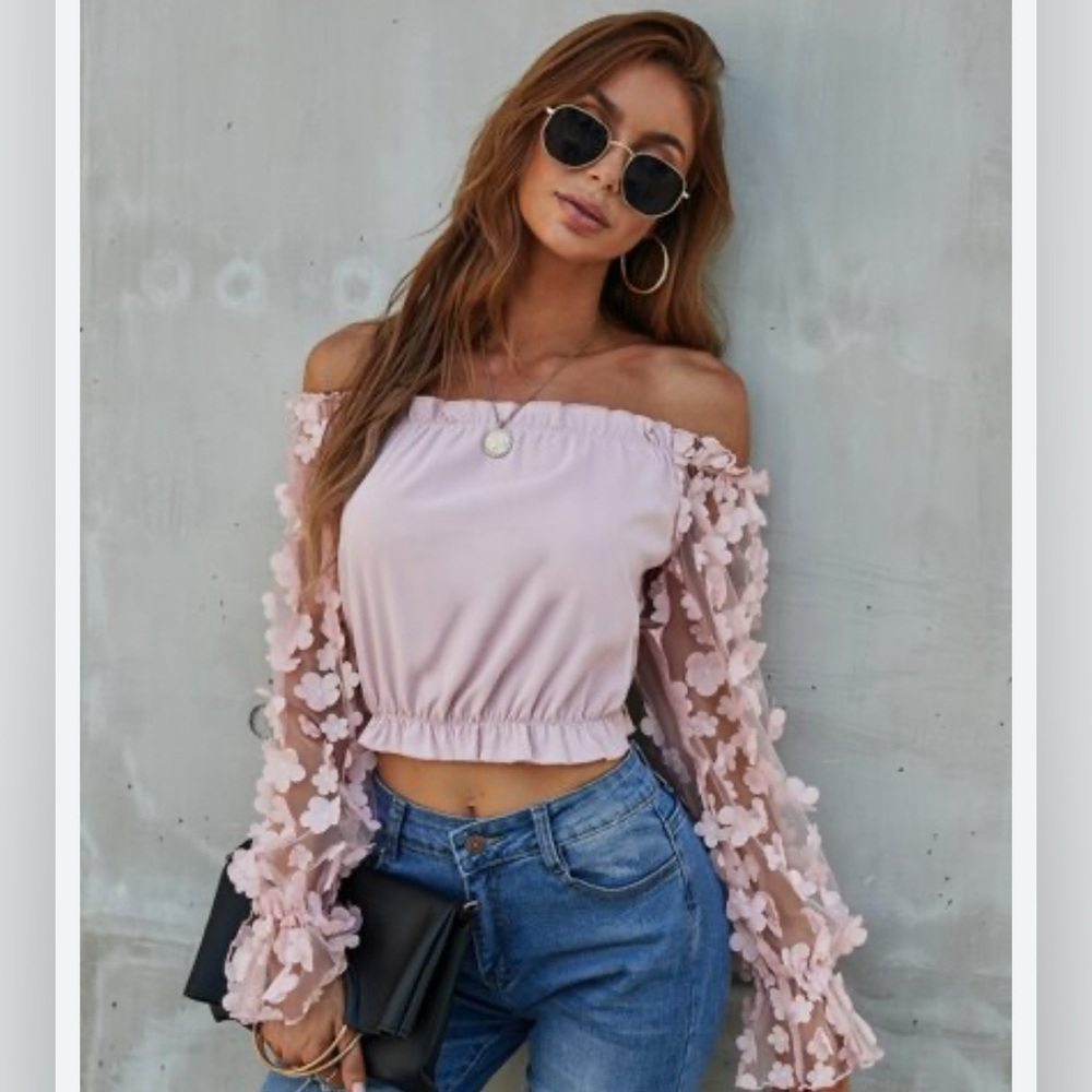 Shein Women’s Off The Shoulder Ruffle Trim Floral Sleeve Blouse. Size Small